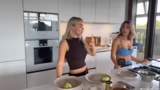 Kühlschrank, Omelette und Abos