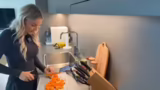 Kochen in neuer Küche und Zwi…