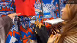 Shopping-Tour und Anproben im…