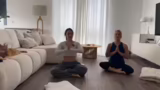 Start der Yoga-Session mit Fo…