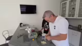 Tzatziki Zubereitung und Fami…