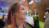 Cosplay-Bewunderung und Spiel…