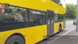 Interaktion mit Passanten und…