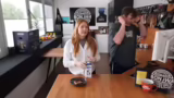 Cringe-Intro und Kaffeemaschi…