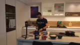 Parmesan-Ersatz und Spinat au…