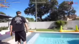 Start des Pool-Volleyball-Mat…