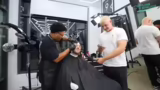 Frisuren, Tattoos und Kampfge…