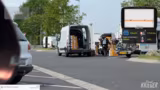 Stream von der Autobahn mit der Frau -…