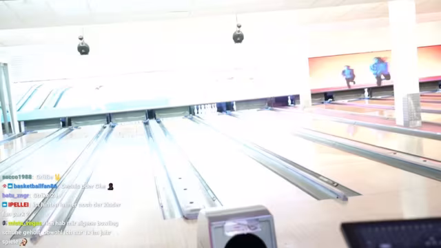 Gurkart- und Bowling-Duell mit Promi-Bentley im Live-Stream