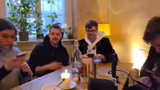 Diskussion über Wein und Esse…