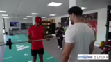 Armtraining mit Fußballern un…