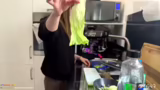 Salatwaschen und -schneiden