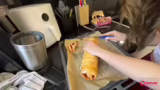 Fertigstellung der Pizzaschne…