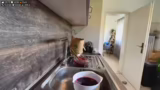 Abgießen der Marmelade und ei…