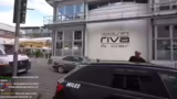 Aufbruch zum Karnevalsladen