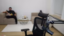 imitiere eine Frauenstimme
