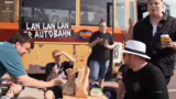 Fan-Begegnungen, Bus-Design u…