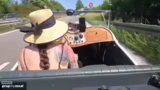 Auto-Enthüllung und Fahrt dur…