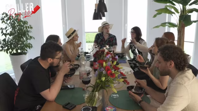 Chaotische Grillparty mit leidenschaftlichen Zutaten-Diskussionen
