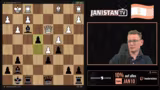 Schachmeister analysiert komplexe Spielstrategien