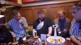 Anstoßen auf die Tour und Dis…