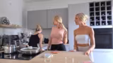 Freundschaft beim gemeinsamen Kochen entdeckt
