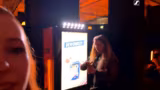 Chaotischer Techno-Abend: Mikrofone, Mikrofon-Chaos und Make-up-Pannen