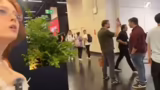 Wechsel zum THQ-Stand und Dem…