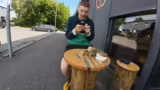 Stärkung beim Bäcker und Voge…
