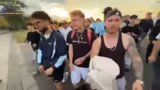 Flucht vor der Menschenmenge…