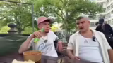Armdrücken-Wettbewerb und Dis…