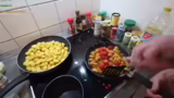 Zwiebeln und Hühnchen in der…