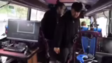 Busreparatur und Vorbereitung…