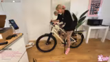 Neues Fahrrad und Frühstück: Ein ungewöhnlicher Tag