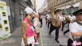 Fragen zur Parade und Beobach…
