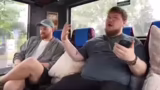 Verspätung, Parfüm-Diskussion…