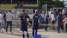 FUẞBALL GEGEN ECHTE MANNSCHAFT MIT DEN…