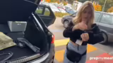 Verstauen im Auto und Hotdog-…
