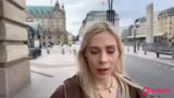 Solo-Performance am Rathaus u…