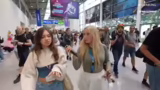 Interviews und Cosplay-Bewund…