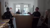 Wachhabende Maja erklärt die…