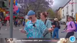 Witze erzählen, Komplimente m…