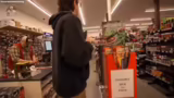 Einkäufe im Baumarkt und Vorb…