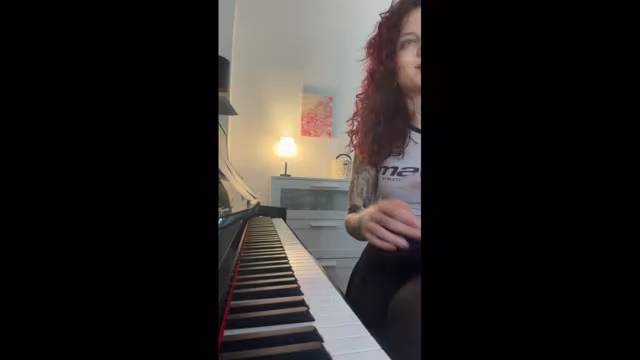 Pianistische Darbietungen und kosmetische Diskussionen in einem Livestream