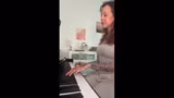Nach 20 Jahren Pause wird wieder Klavier gespielt