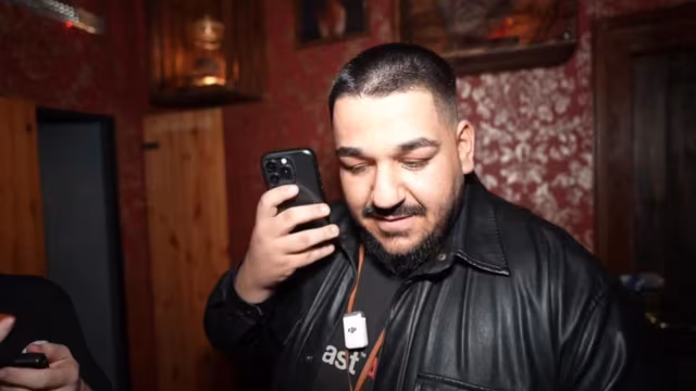 Onurcan absolviert Horror-Escape-Room mit Gästen