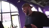 Benchpress mit humanoiden Rob…