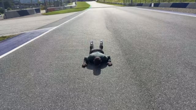 Eine 4,3 Kilometer lange Burpee-Broadjump-Challenge auf dem Red Bull Ring wurde absolviert