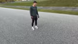Burpee-Challenge entlang der Formel-1-Strecke in unter zehn Stunden gemeistert