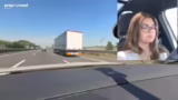 Autobahnfahrt und Diskussionen